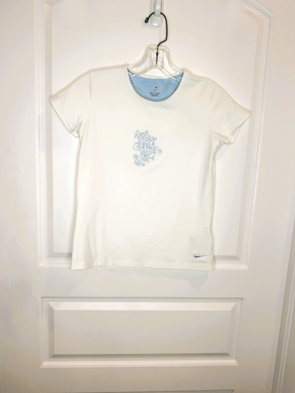 Nike Dri-FIT Top Women’s soze S white Blue Embroidered Short Sleeve - Picture 8 of 15